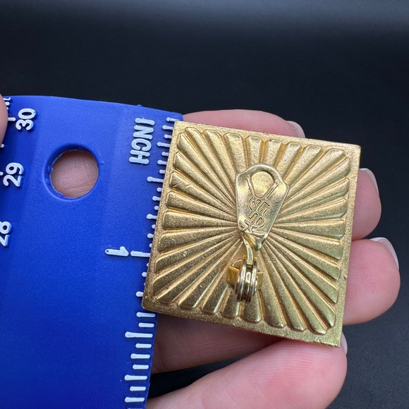 LOT 1593 18K gold plated Yves Saint Laurent vintage clip on earrings - Picture 14 of 14